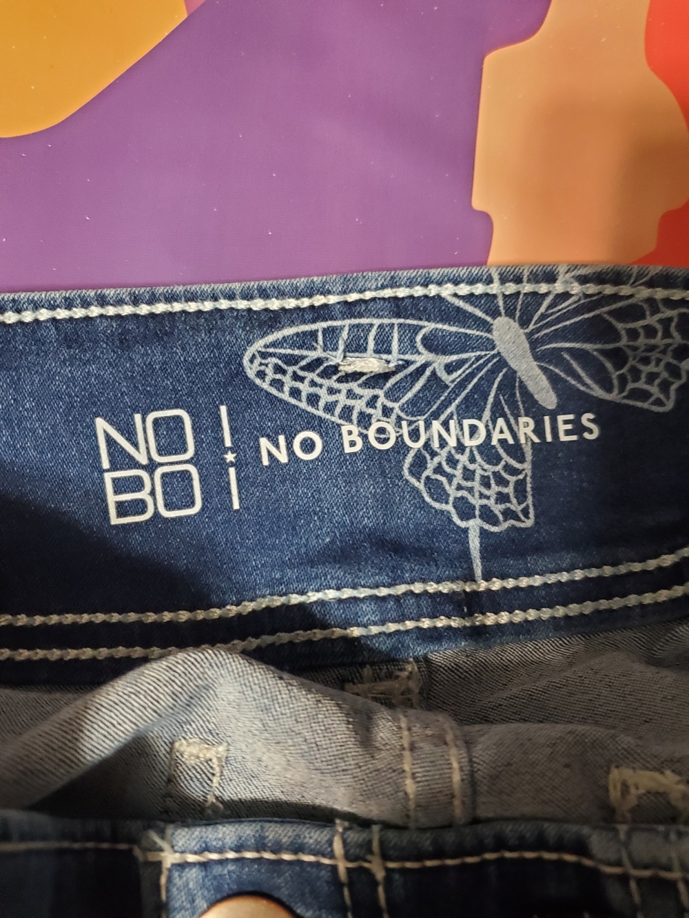 No Boundaries White Butterfly Print Denim Shorts - Blue Women's Size 5 - Picture 3 of 4